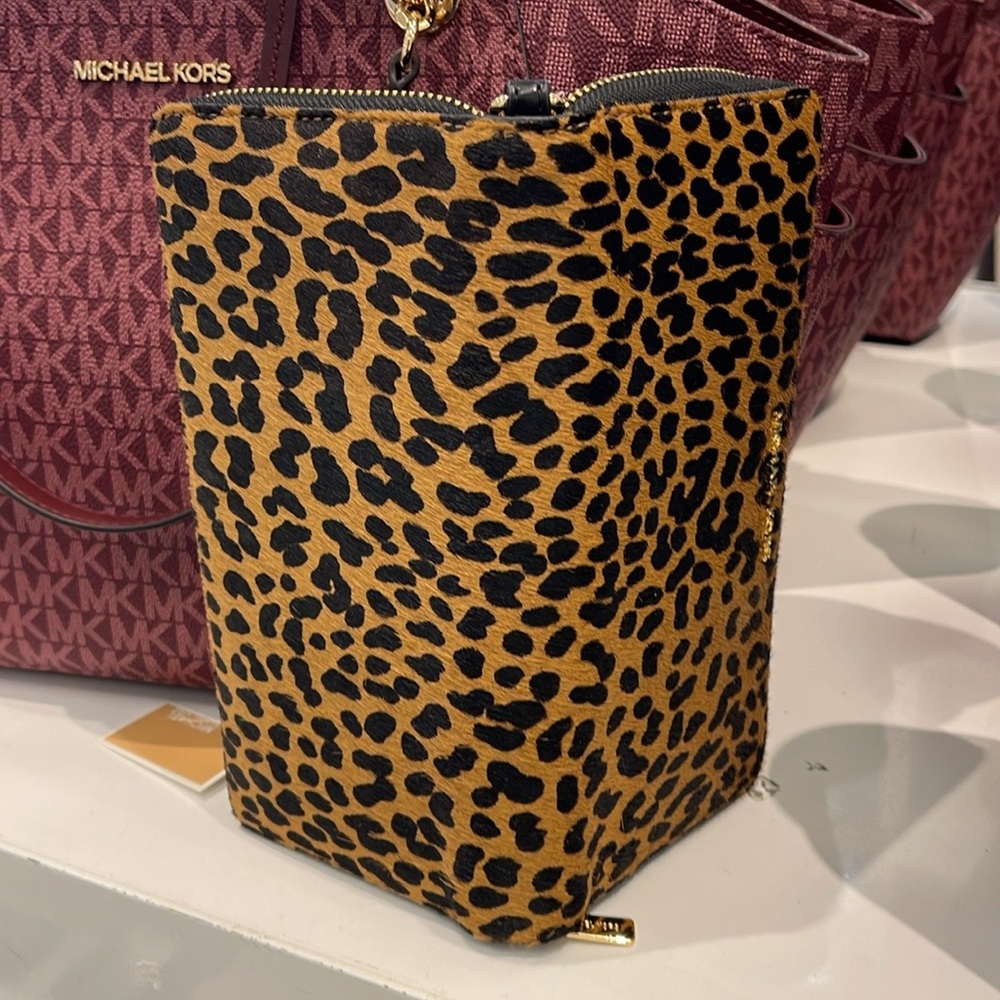MICHAEL KORS
Leather Lg Continental Wristlet Phone Wallet Exotic Print Hair Calf - Picture 3 of 16
